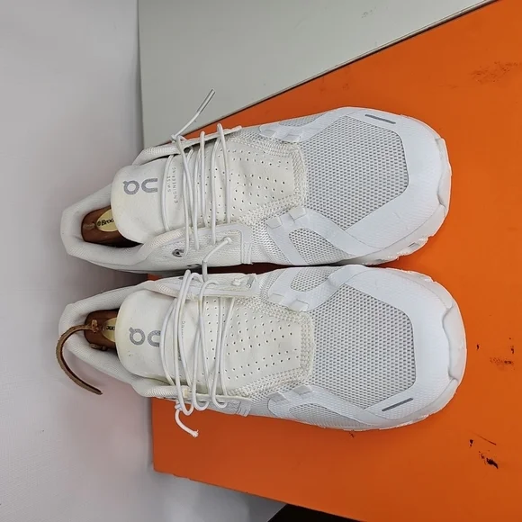On Running Kids White Athletic Shoes Women's Size 9